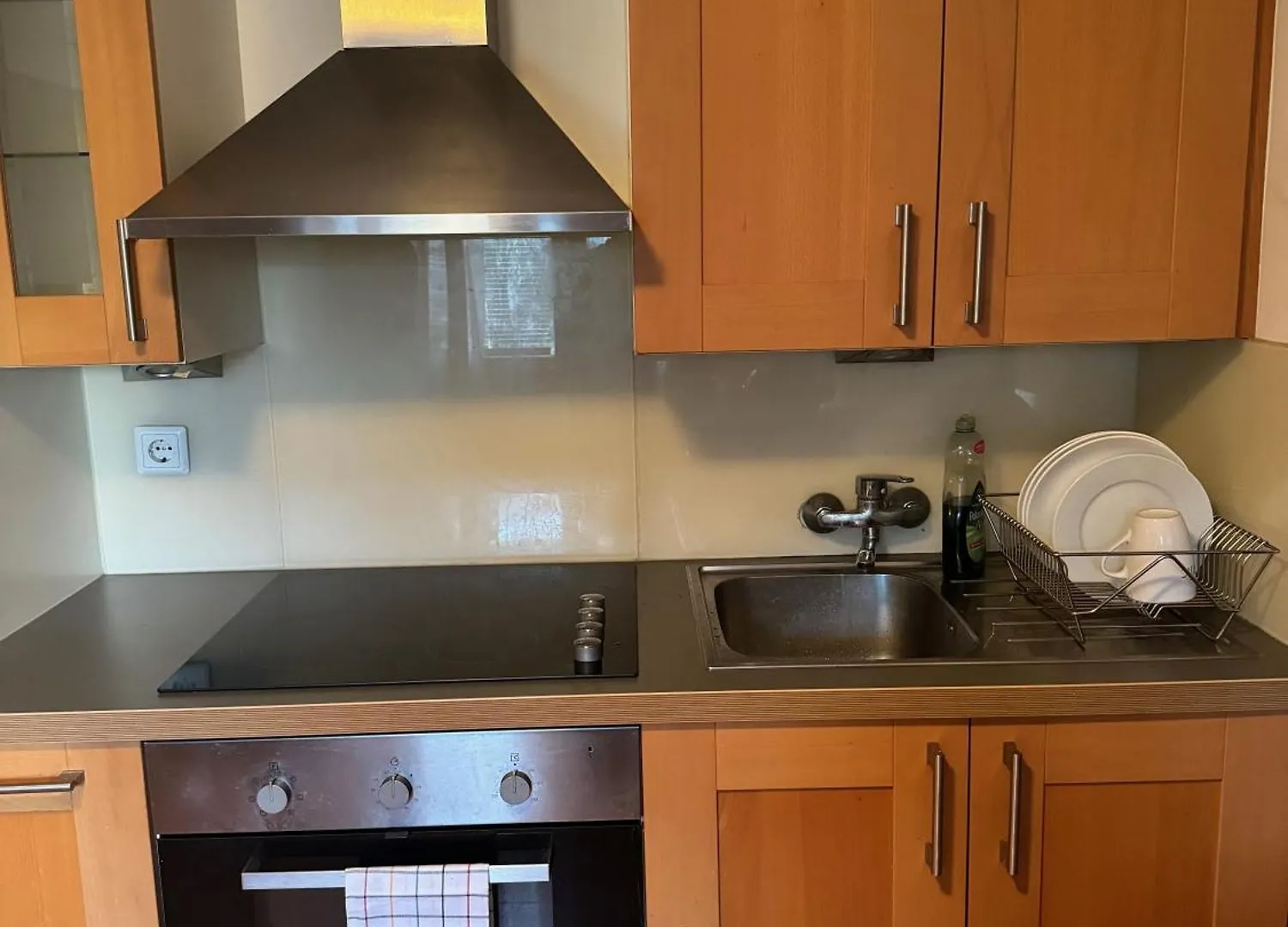 2 Bedrooms, 2 Baths House With A Living Room An Upstairs Reception Rea Vienna 0*,