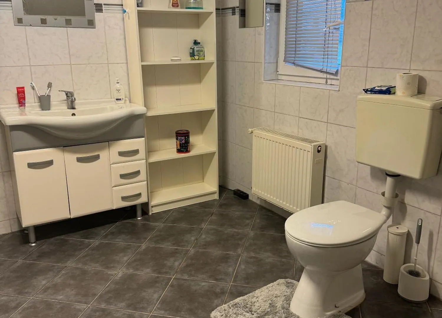 Holiday home 2 Bedrooms, 2 Baths House With A Living Room An Upstairs Reception Rea Vienna